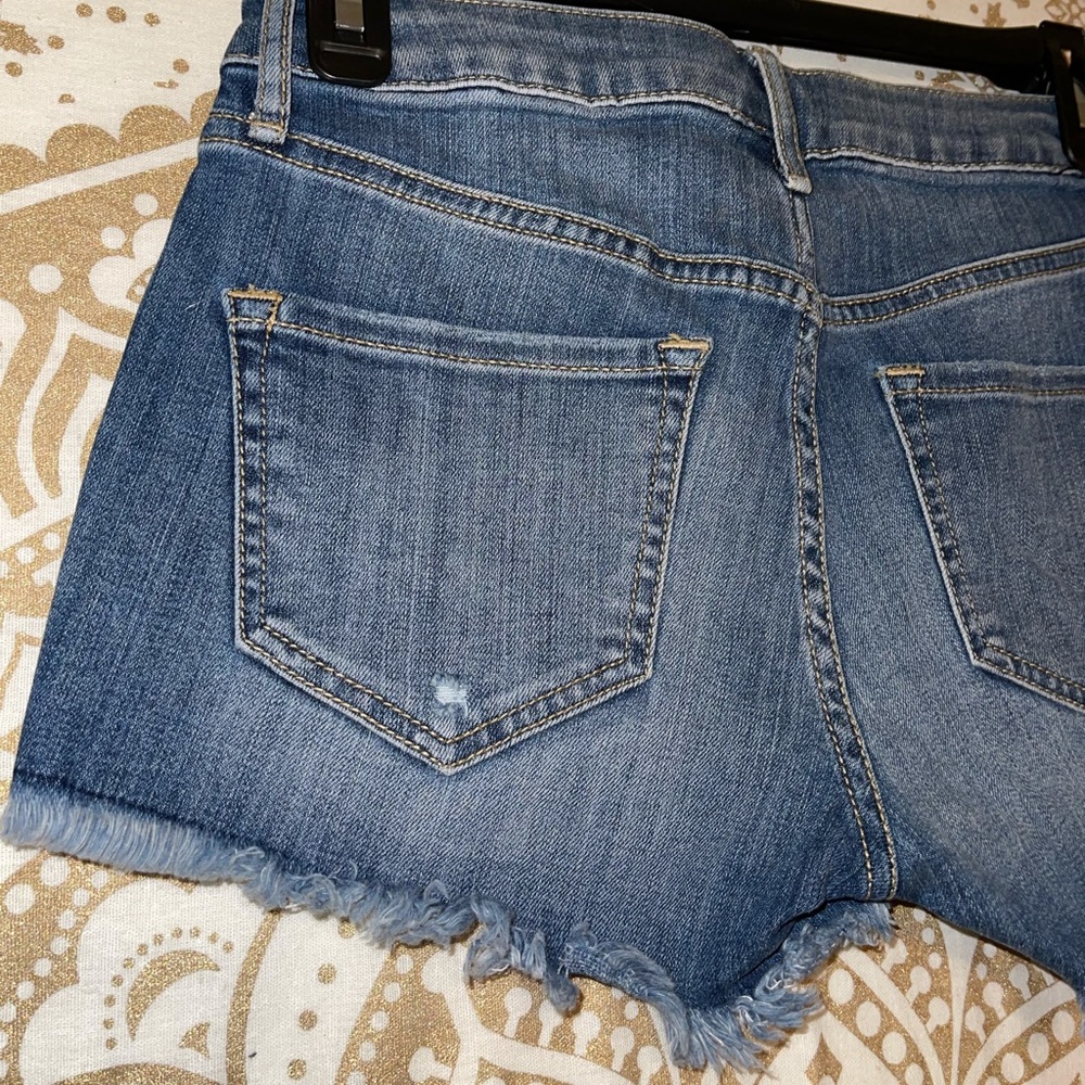 “AMERICAN RAG” LADIES BUTTON & ZIP-UP DENIM BLUE SHORTS WITH POCKETS, SIZE 0 - Picture 5 of 8